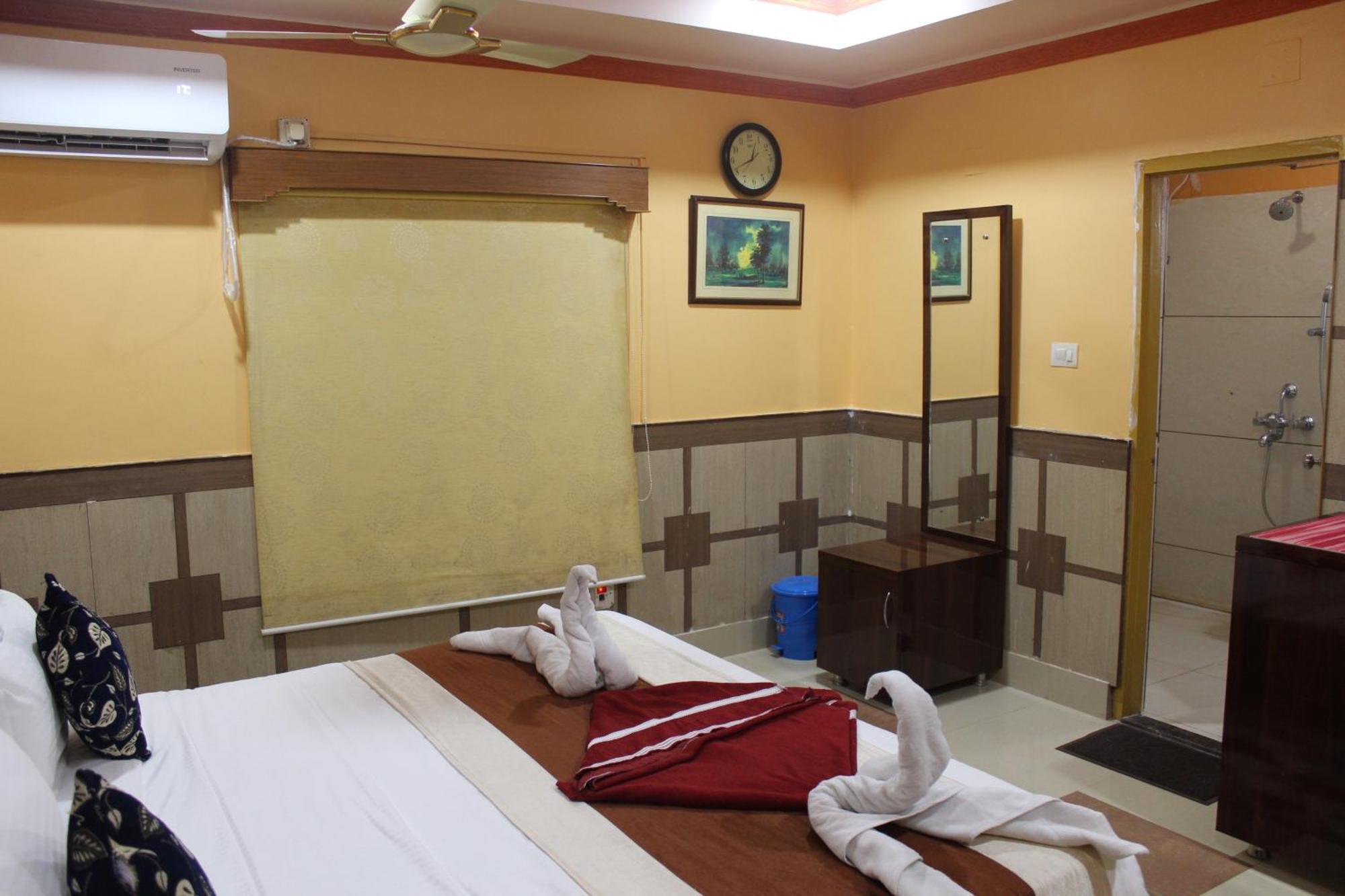 Gokul Plaza Hotel Bhubaneswar Exterior foto