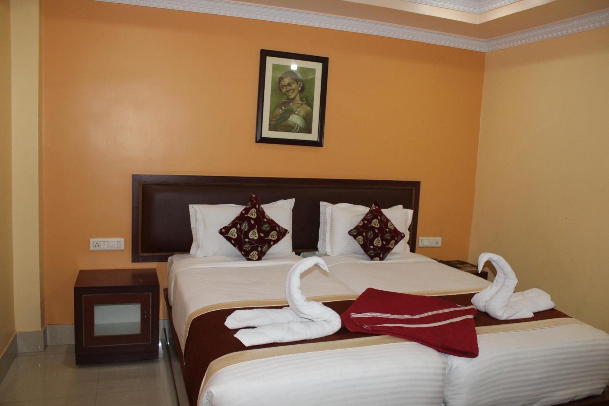 Gokul Plaza Hotel Bhubaneswar Exterior foto