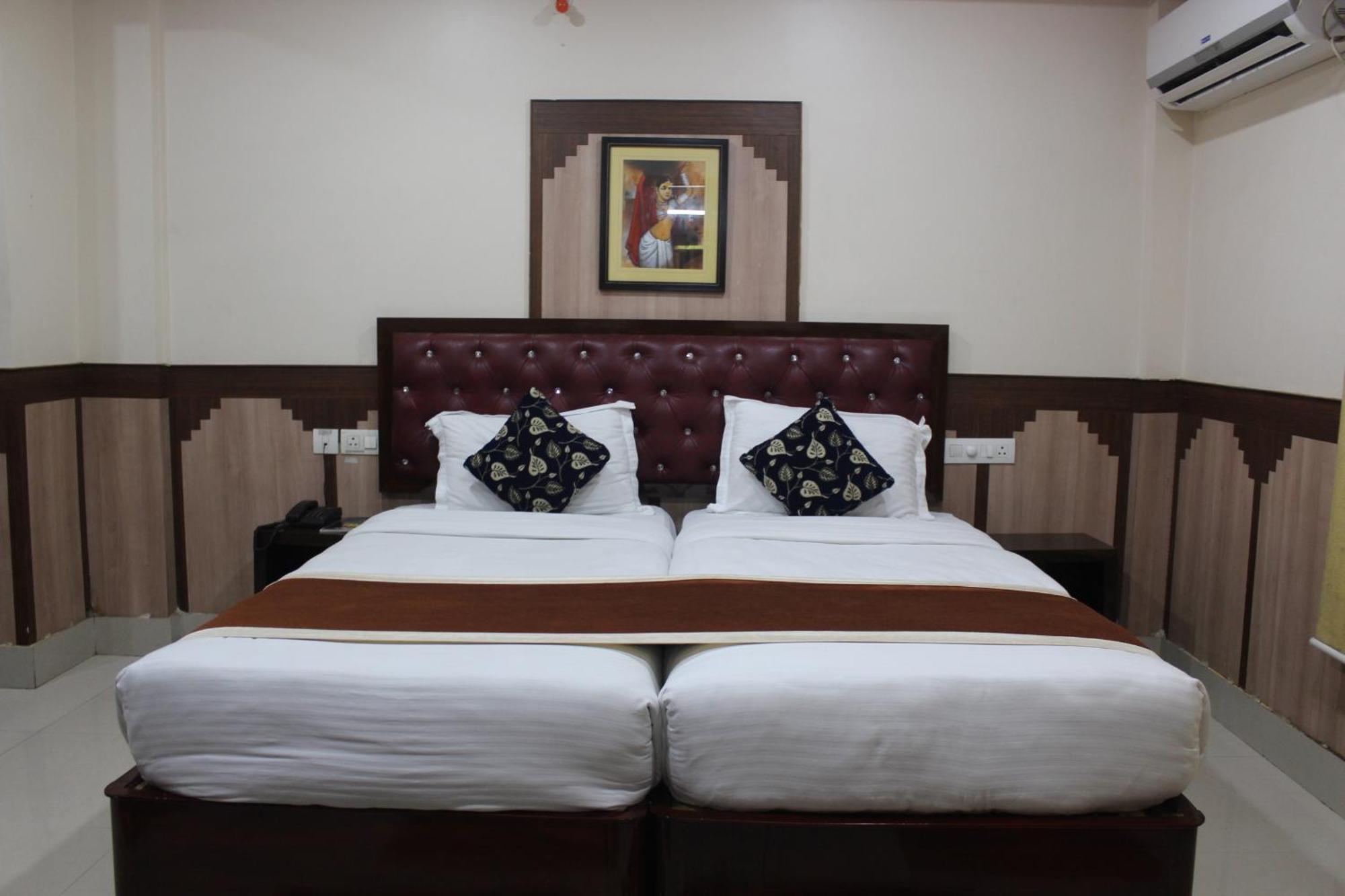 Gokul Plaza Hotel Bhubaneswar Exterior foto