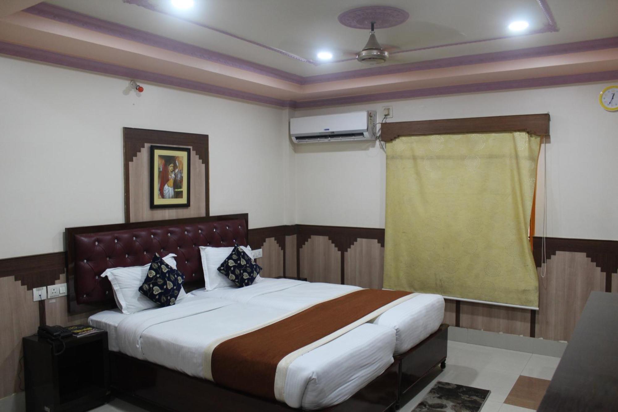 Gokul Plaza Hotel Bhubaneswar Exterior foto